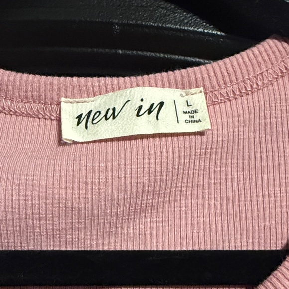 New In Pink Ribbed Button-Front crop - Picture 3 of 5